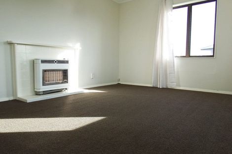 Photo of property in 3 Sutton Place, Hawera, 4610