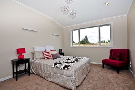 Photo of property in 15 Porima Way, Chedworth, Hamilton, 3210