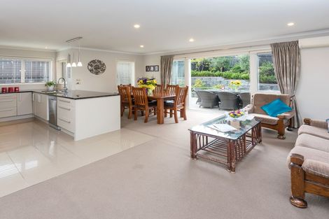 Photo of property in 1 Citation Way, Botany Downs, Auckland, 2010