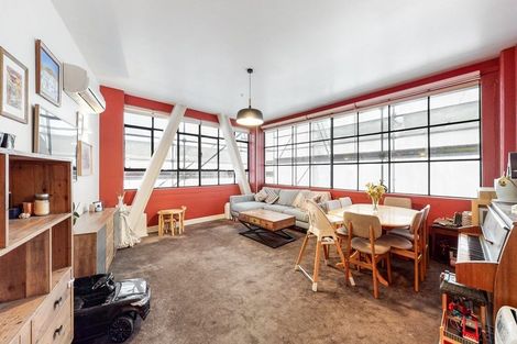 Photo of property in Endeavour Apartments, 10/125 Thorndon Quay, Pipitea, Wellington, 6011