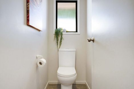 Photo of property in 27 Nimstedt Avenue, Oteha, Auckland, 0632