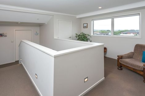 Photo of property in 1 Citation Way, Botany Downs, Auckland, 2010