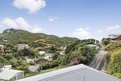 Photo of property in 34 Cave Road, Houghton Bay, Wellington, 6023