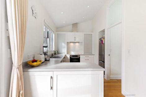 Photo of property in 9 Caroline Street, Mount Victoria, Wellington, 6011