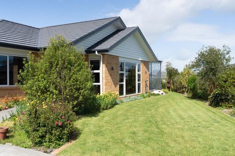 Photo of property in 28 Barry Curtis Place, Levin, 5510