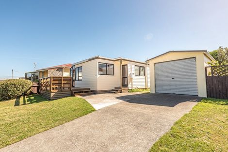 Photo of property in 22 Okiwa Terrace, Waiinu Beach, Wanganui, 4588