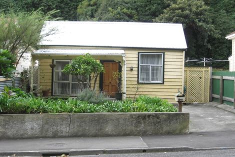 Photo of property in 139 Shakespeare Road, Bluff Hill, Napier, 4110