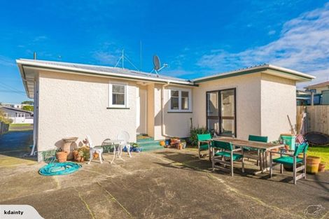 Photo of property in 188 Cornfoot Street, Castlecliff, Whanganui, 4501