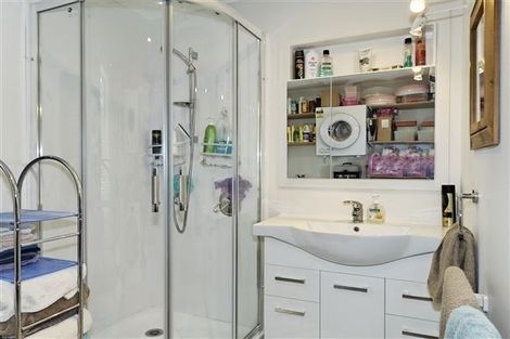 Photo of property in 2/129 Edmonton Road, Te Atatu South, Auckland, 0610