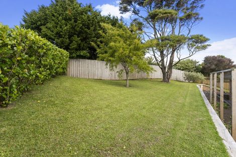 Photo of property in 2 Foothills Lane, Glen Eden, Auckland, 0602