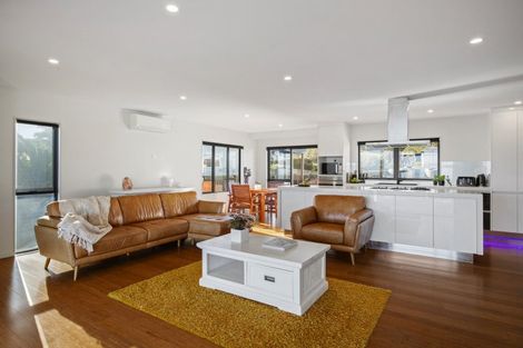 Photo of property in 25 Kawakawa Bay Coast Road, Kawakawa Bay, Papakura, 2585