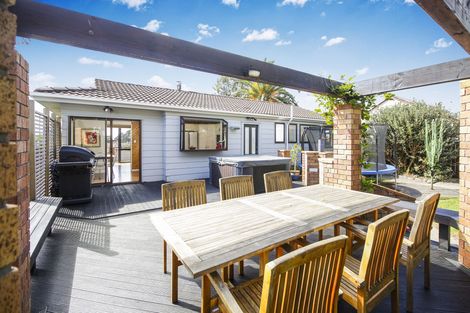 Photo of property in 26 Granville Drive, Massey, Auckland, 0614