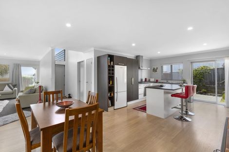 Photo of property in 6 Grace Cove, Aotea, Porirua, 5024