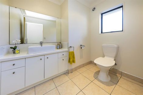 Photo of property in 30 Cairnsvale Rise, Manurewa, Auckland, 2105