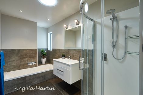 Photo of property in 140 Ruapehu Drive, Fitzherbert, Palmerston North, 4410