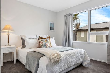 Photo of property in 15a Monteath Place, Redwood, Christchurch, 8051