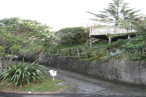 Photo of property in 94 Ruskin Road, Newlands, Wellington, 6037