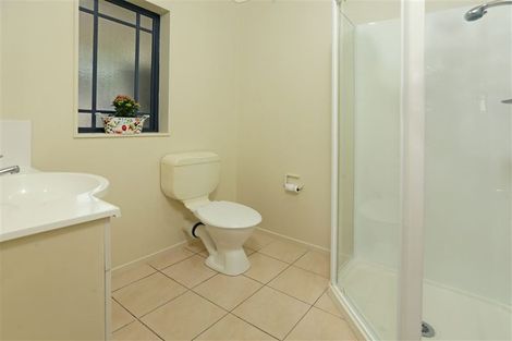 Photo of property in 70 San Valentino Drive, Henderson, Auckland, 0612