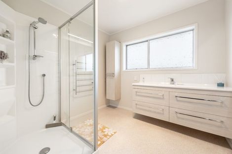 Photo of property in 20 Matuhi Rise, Henderson, Auckland, 0612