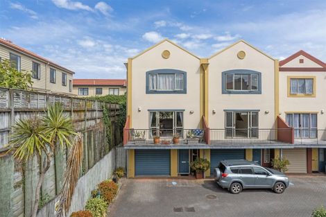 Photo of property in Lakeview Terrace, 1/14 Ambrico Place, New Lynn, Auckland, 0600