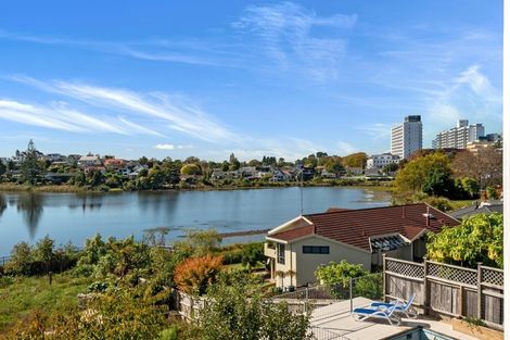 Photo of property in 82 Lake Crescent, Hamilton Lake, Hamilton, 3204