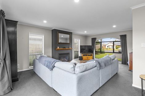 Photo of property in 6 Merivale Court, Rototuna, Hamilton, 3210