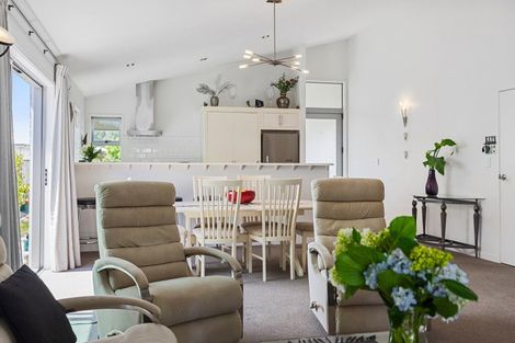 Photo of property in 15 Lennon Way, Papamoa Beach, Papamoa, 3118