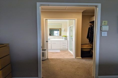 Photo of property in 90 Exmouth Road, Northcote, Auckland, 0627