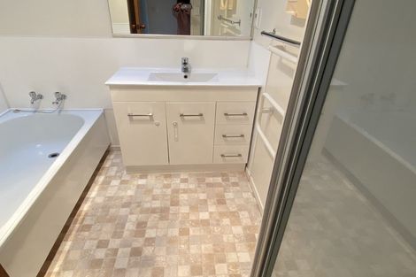 Photo of property in 2/76 Wellington Street, Howick, Auckland, 2014