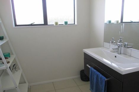 Photo of property in 12 Hillcrest Drive, Kelvin Grove, Palmerston North, 4414