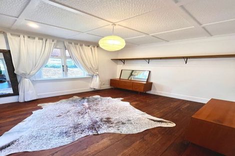 Photo of property in 20 Mcfarlane Street, Oakura, 4314