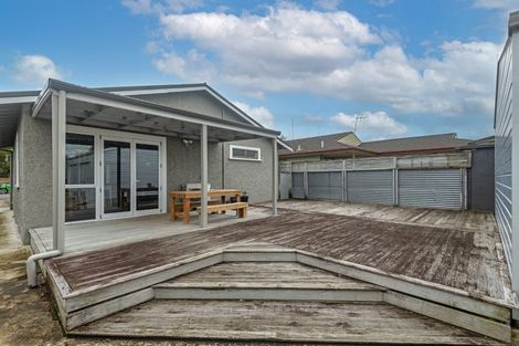 Photo of property in 11 Shamrock Street, Takaro, Palmerston North, 4412
