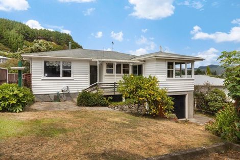 Photo of property in 57 Raroa Terrace, Tawa, Wellington, 5028