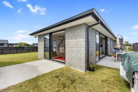 Photo of property in 7 Kuakua Close, Papamoa Beach, Papamoa, 3118