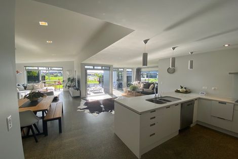 Photo of property in 10 Hoihere Drive, One Tree Point, 0118