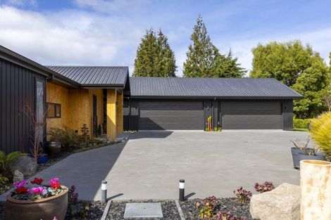 Photo of property in 2 Nga Tui Lane, Acacia Bay, Taupo, 3385