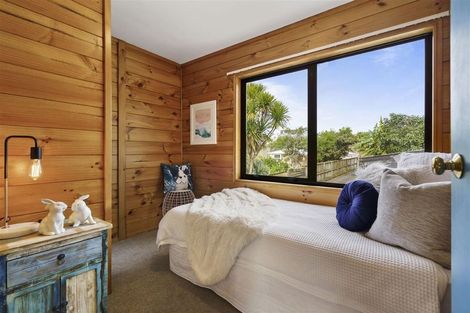 Photo of property in 2/11 Sunhaven Avenue, Glenfield, Auckland, 0629