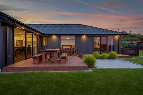 Photo of property in 956 Richmond Road, Lepperton, New Plymouth, 4373