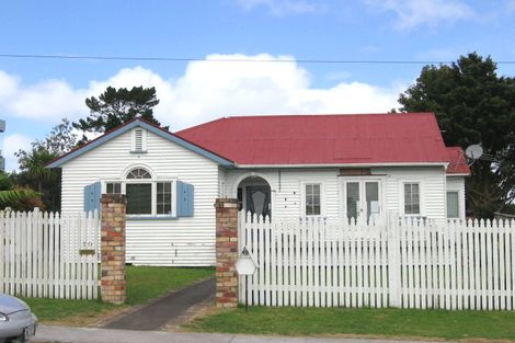 Photo of property in 70 Island Bay Road, Beach Haven, Auckland, 0626