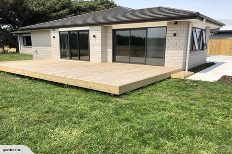 Photo of property in 13 Oxnam Place, Foxton Beach, Foxton, 4815