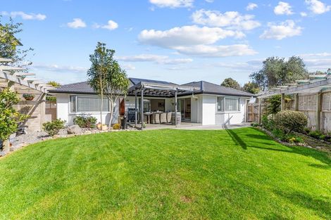 Photo of property in 10f Tupare Place, Highlands Park, New Plymouth, 4312