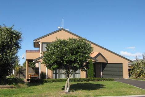 Photo of property in 15 Reef Avenue, Papamoa Beach, Papamoa, 3118