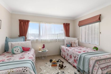 Photo of property in 2 Ridley Green, Churton Park, Wellington, 6037