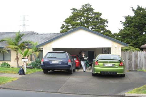 Photo of property in 12 Kumar Place, The Gardens, Auckland, 2105