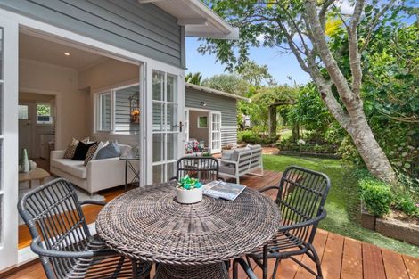 Photo of property in 15 Duders Avenue, Devonport, Auckland, 0624