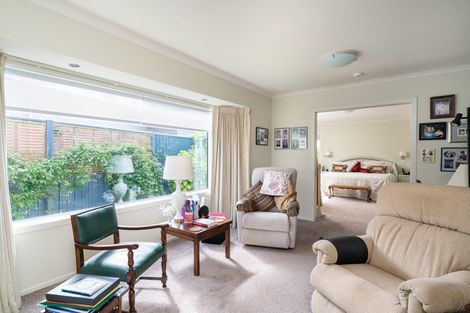 Photo of property in 5 Pukenamu Road, Rainbow Point, Taupo, 3330