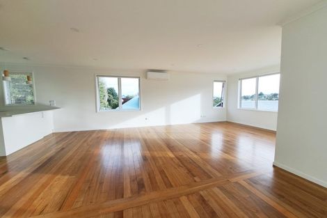 Photo of property in 37 Merriefield Avenue, Forrest Hill, Auckland, 0620