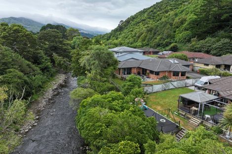 Photo of property in 4 Beechwood Way, Te Marua, Upper Hutt, 5018