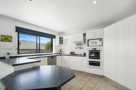 Photo of property in 11 Rosetti Rise, West Harbour, Auckland, 0618
