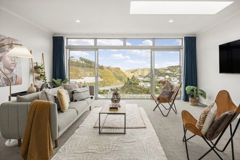 Photo of property in 31 Cresswell Place, Johnsonville, Wellington, 6037